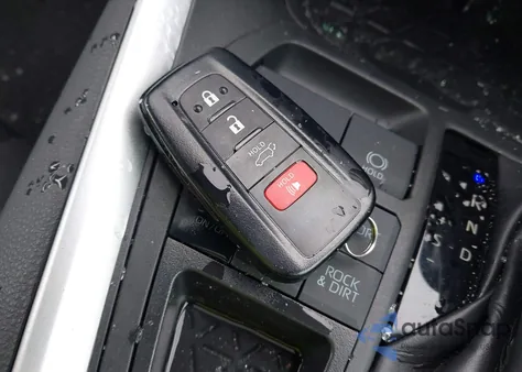 2022 Toyota Rav4 Xle z USA, uszkodzony, nr VIN 2T3P1RFV0NW311854